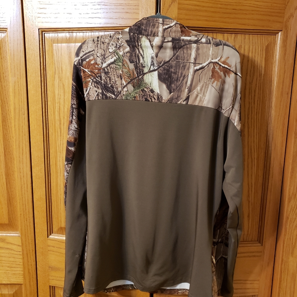 3/4 zip Realtree pullover - Picture 2 of 3